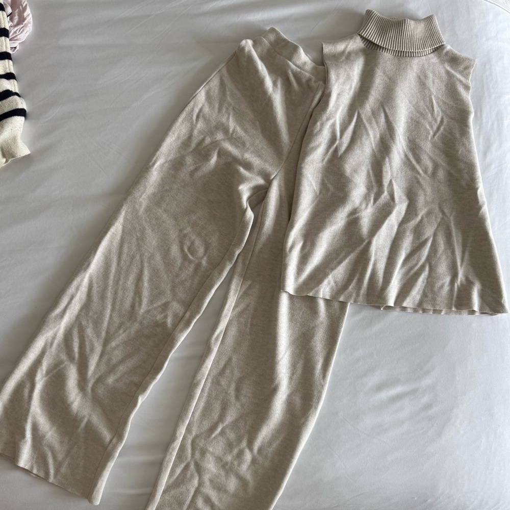 Women's Cream Sleeveless Set Warm